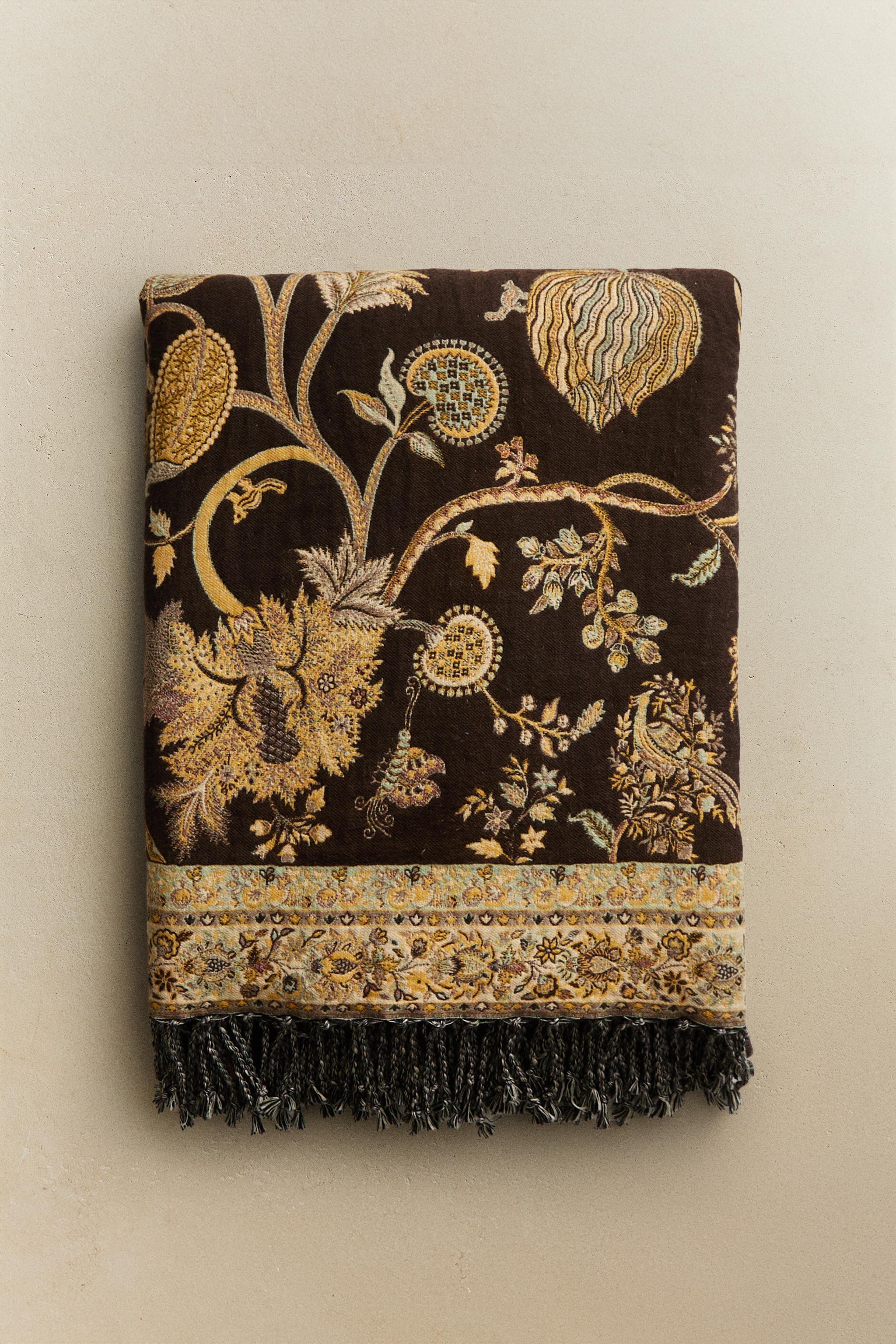 FLORAL JACQUARD BLANKET